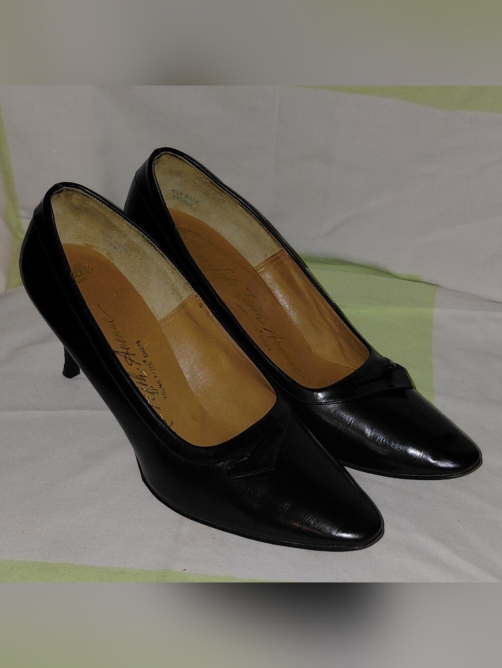Women's Black Leather Pointed Toe Pumps